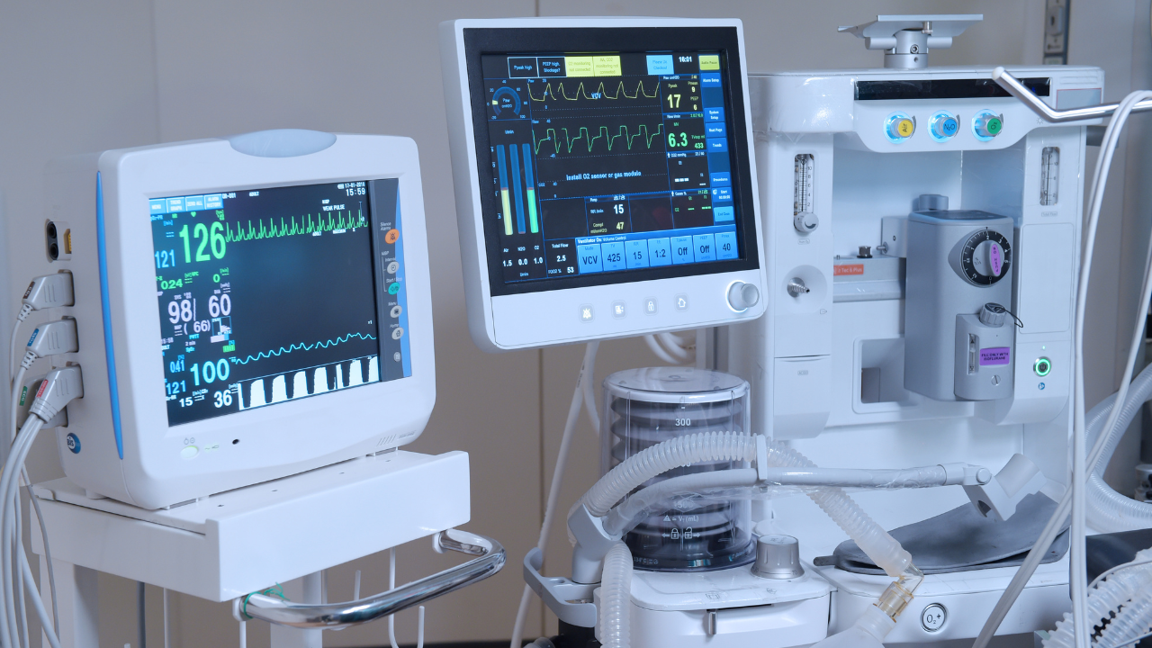 equipment and medical devices in modern operating room. Image Credit: Adobe Stock Images/nimon_t